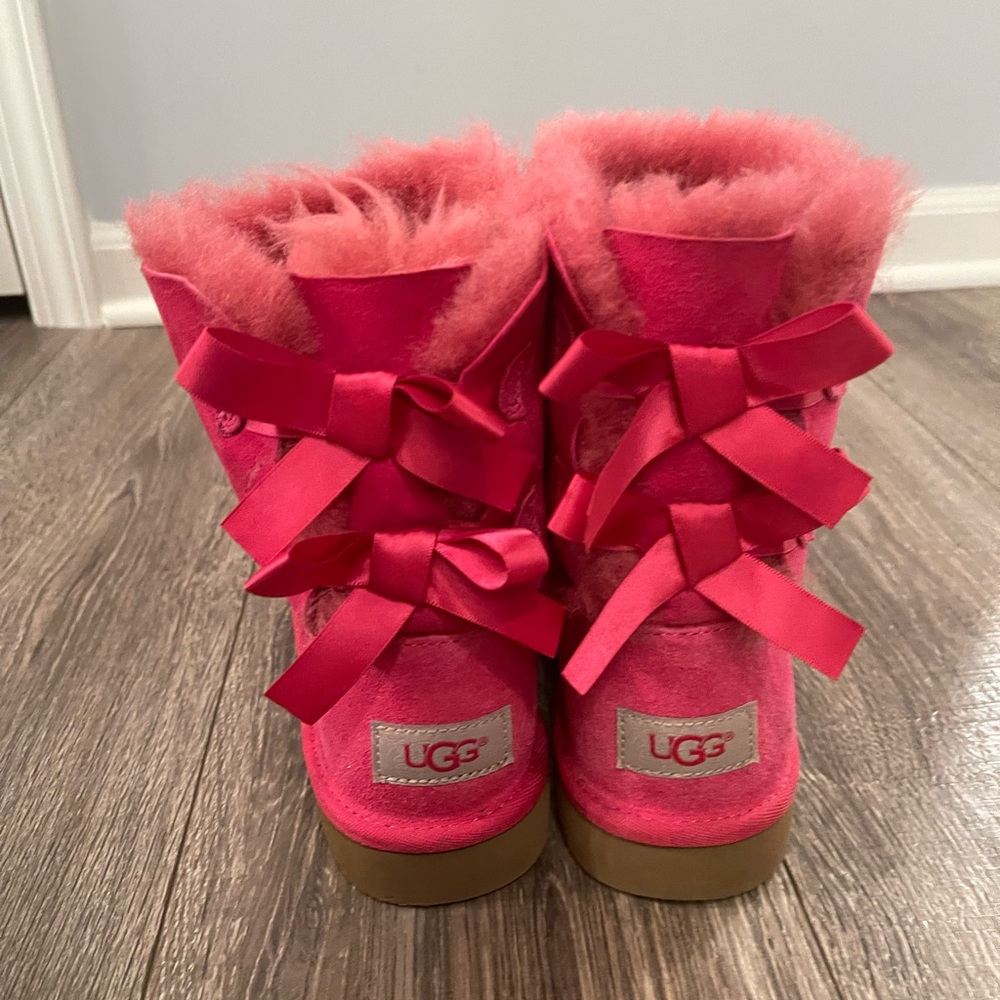 Girls - Ugg pink Bailey bow boots